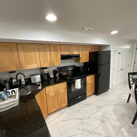 Lovely Remodeled 2Bdrm Basement Home Washington Eksteriør billede