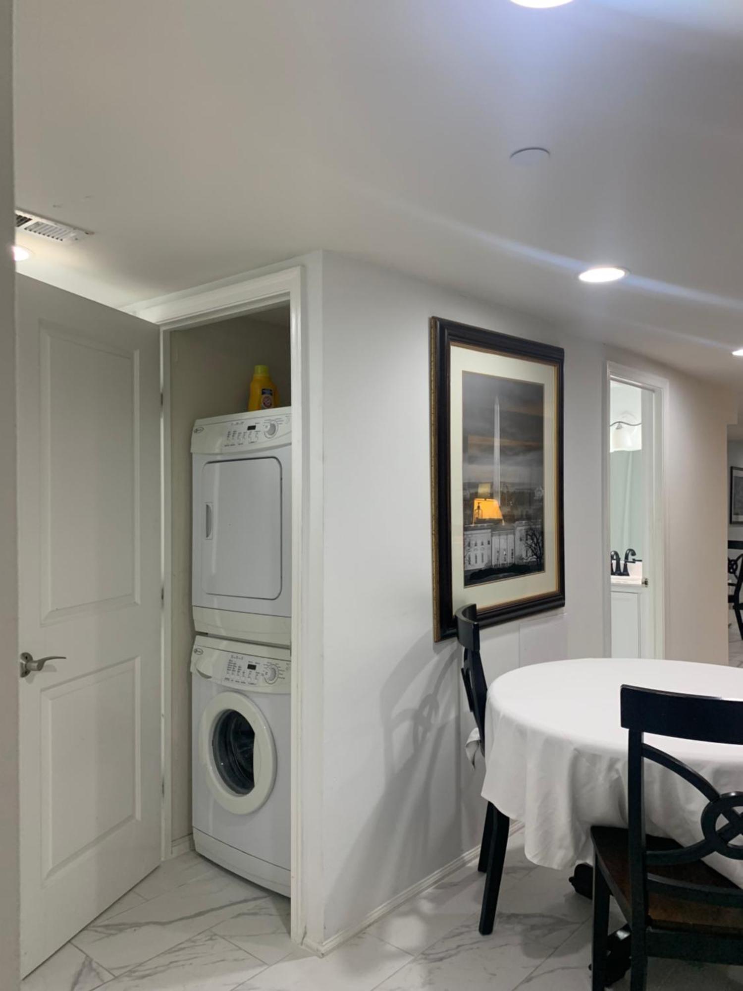 Lovely Remodeled 2Bdrm Basement Home Washington Eksteriør billede