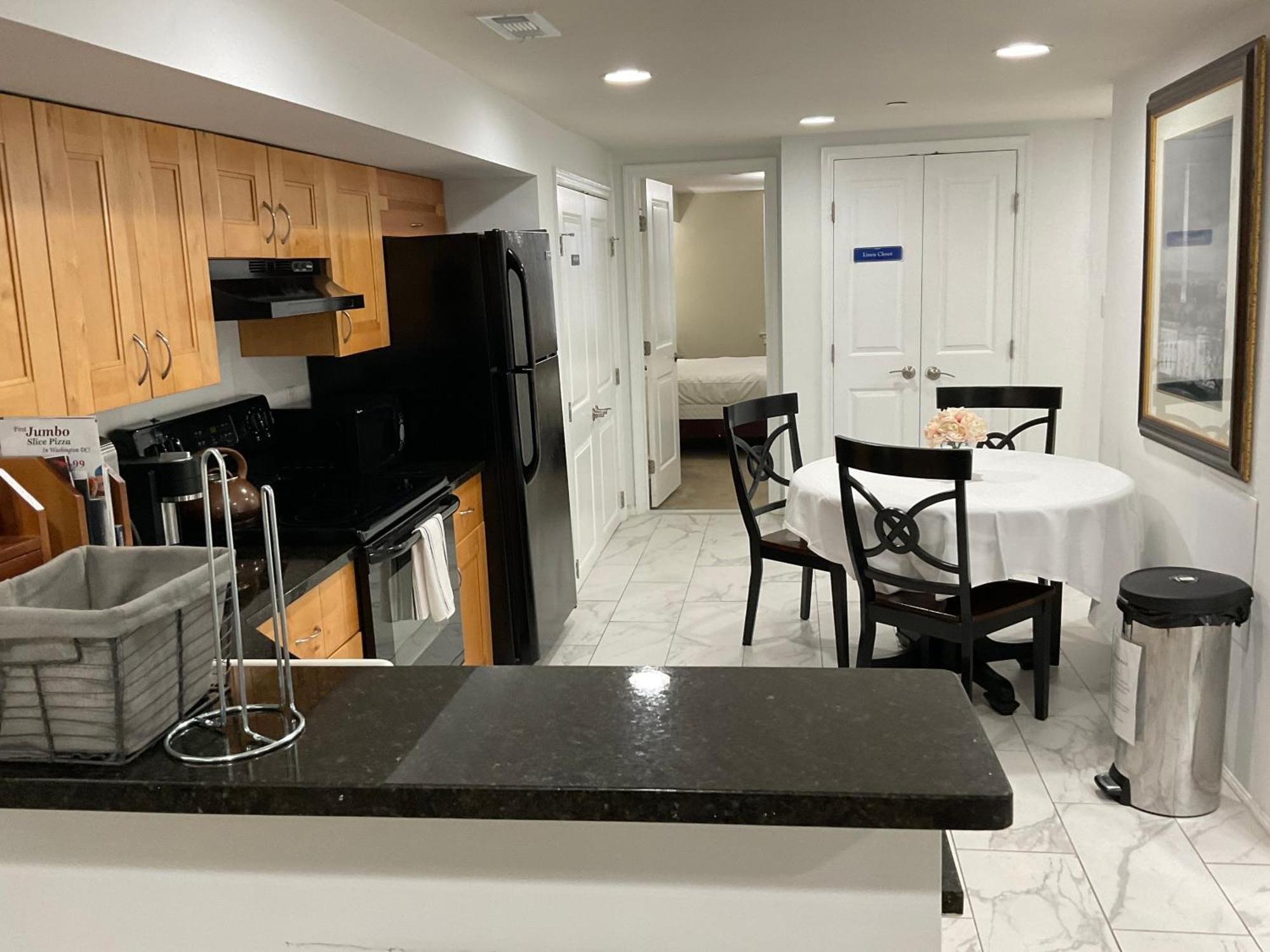 Lovely Remodeled 2Bdrm Basement Home Washington Eksteriør billede